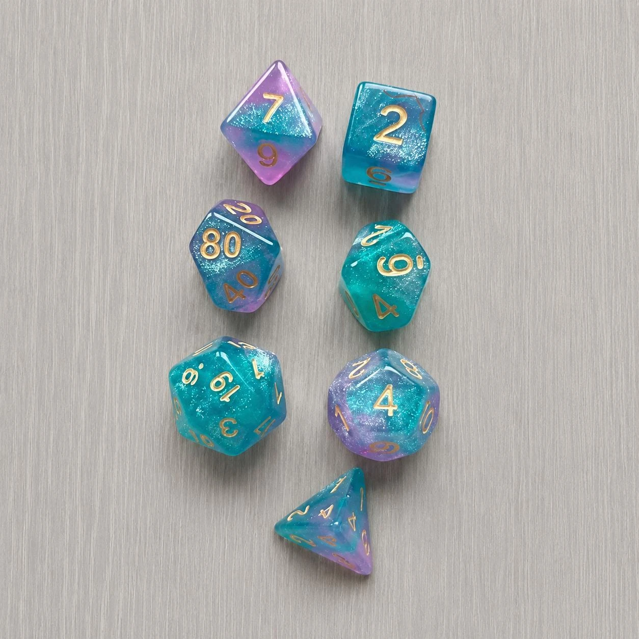 Lot de 7 dés polyédriques bleu violet irisé originaux pour activités